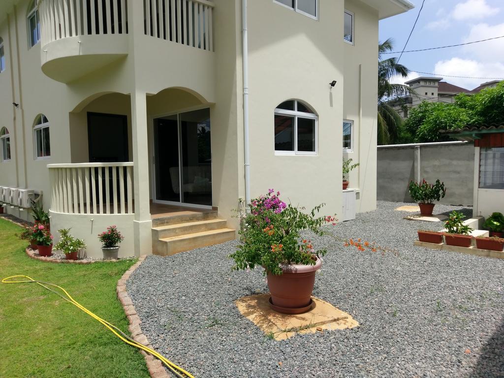 Flower Garden Self-Catering Apartments Beau Vallon  Extérieur photo