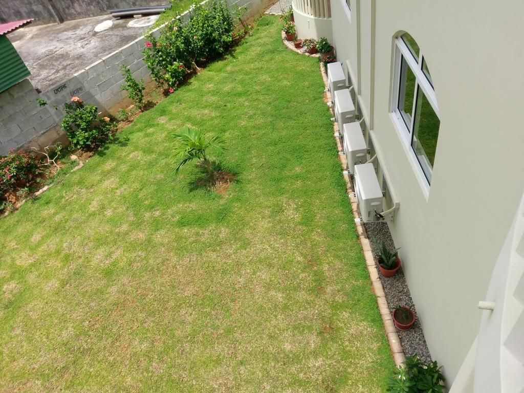 Flower Garden Self-Catering Apartments Beau Vallon  Extérieur photo