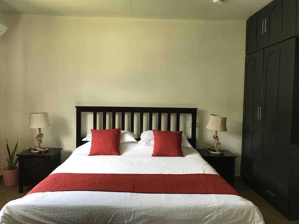 Flower Garden Self-Catering Apartments Beau Vallon  Extérieur photo