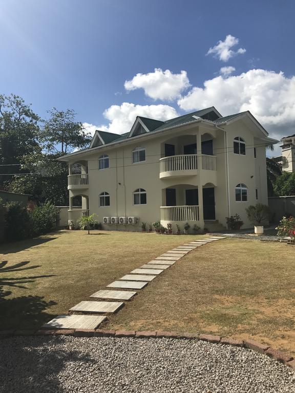 Flower Garden Self-Catering Apartments Beau Vallon  Extérieur photo