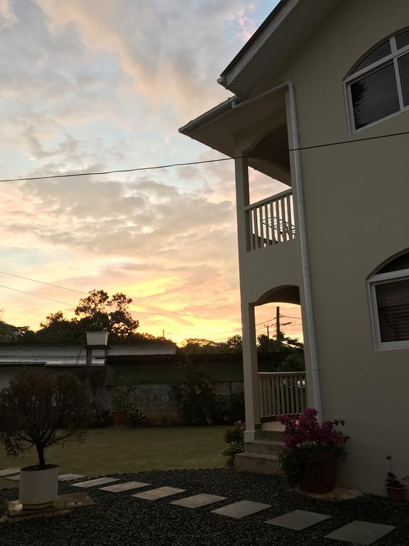 Flower Garden Self-Catering Apartments Beau Vallon  Extérieur photo