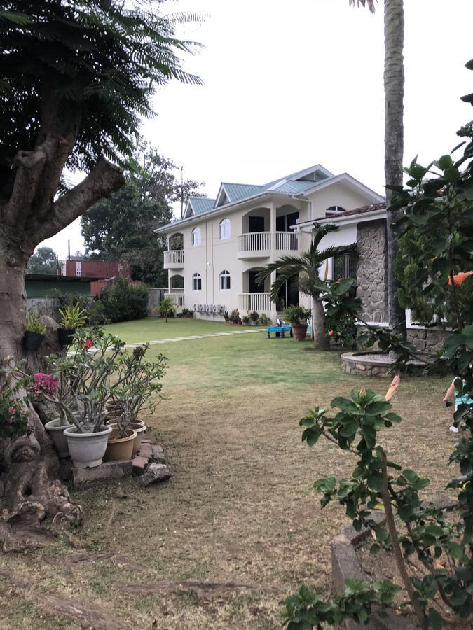 Flower Garden Self-Catering Apartments Beau Vallon  Extérieur photo