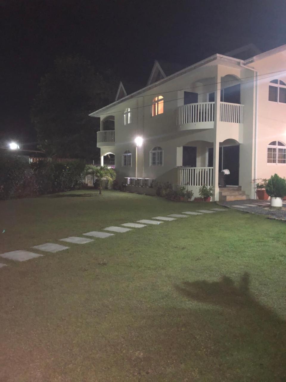 Flower Garden Self-Catering Apartments Beau Vallon  Extérieur photo