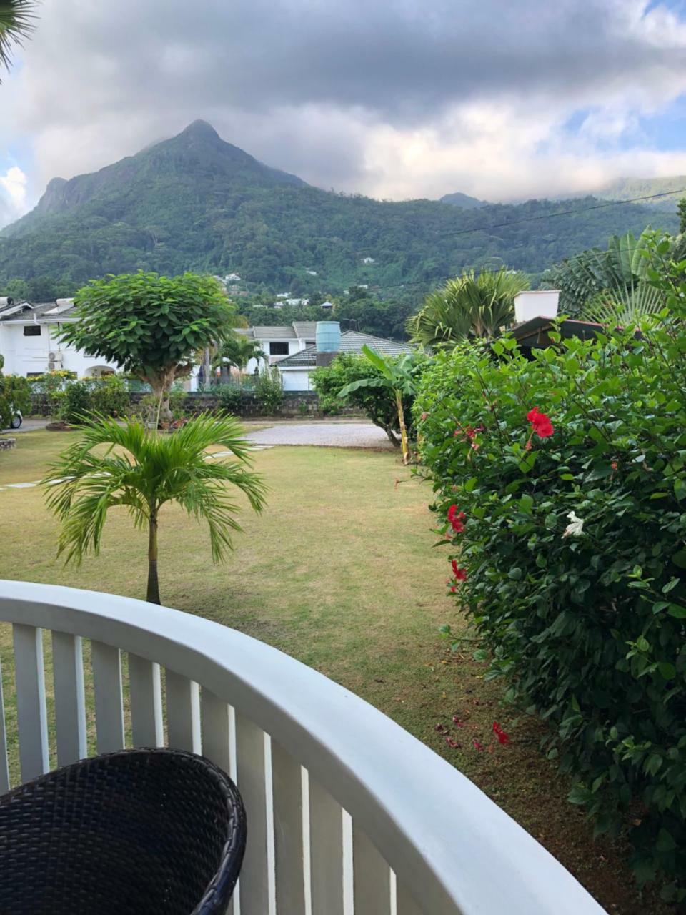 Flower Garden Self-Catering Apartments Beau Vallon  Extérieur photo